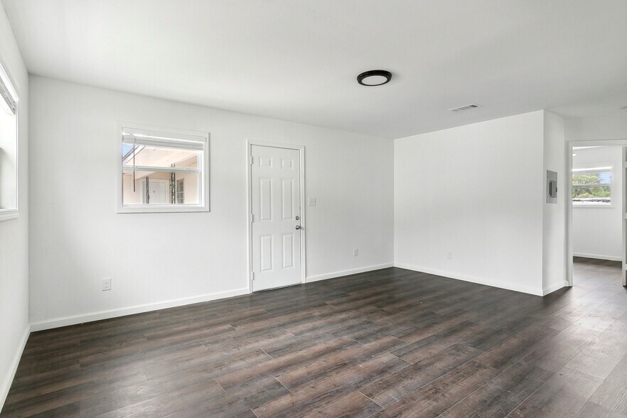 More Photos Of 2575 Primrose St, Beaumont Apartments For Sale