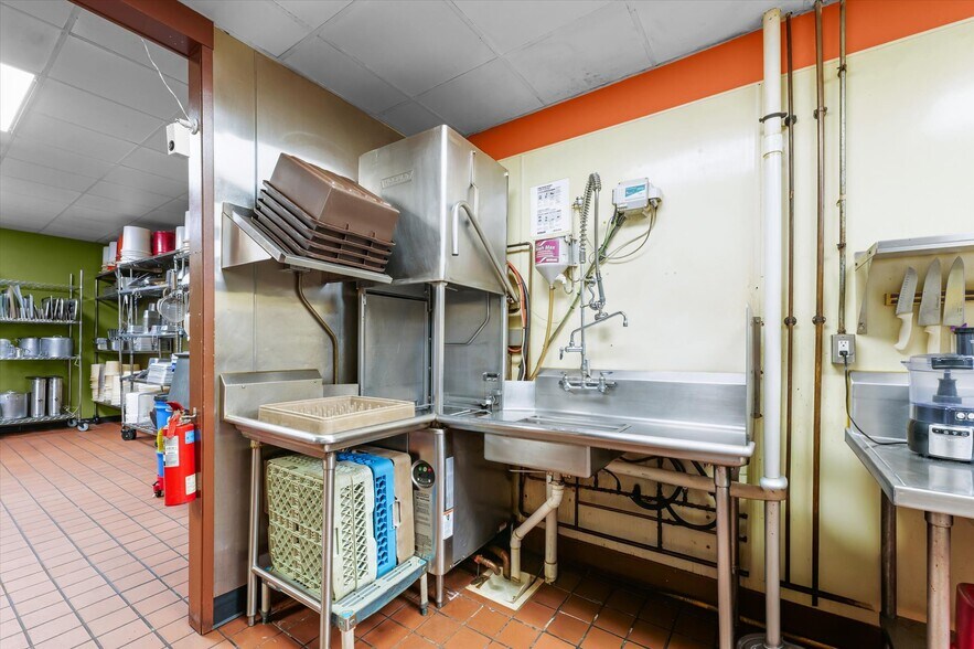 More Photos Of 201 N Broadway Ave, Urbana Restaurant For Sale