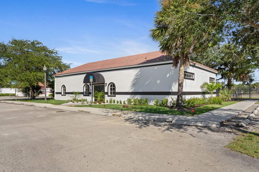 More Photos Of 1120 Village Lakes Blvd, Lehigh Acres Golf Course Driving Range For Lease