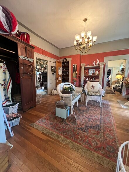 More Photos Of 100 N Winans St, Battle Ground Storefront Retail Residential For Sale