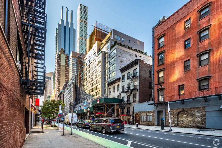 Primary Photo Of 155 E 55th St, New York Apartments For Lease