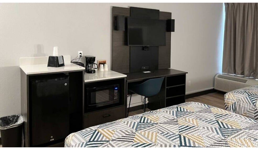 More Photos Of 3400 South St, Nacogdoches Hotel For Sale