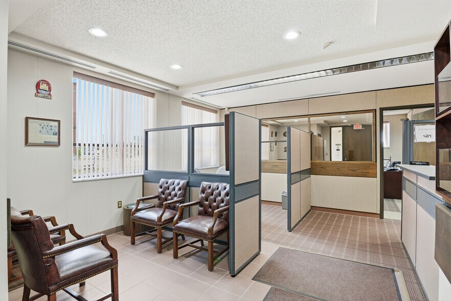 More Photos Of 23498-23520 Michigan Ave, Dearborn Office For Sale