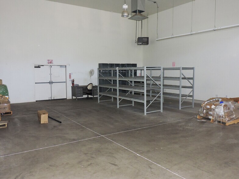 More Photos Of 500 S Willard St, Cottonwood Distribution For Lease