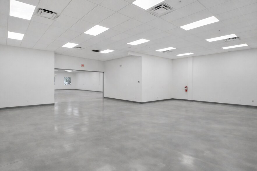 More Photos Of 4800 Lyons Technology Pky, Coconut Creek Warehouse For Lease