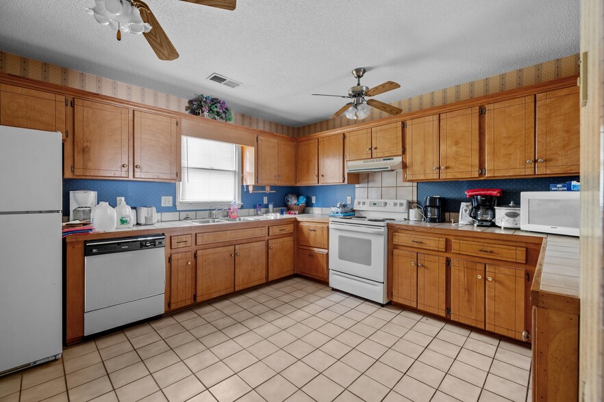 More Photos Of 405 Cherokee St, Kings Mountain Religious Facility For Sale