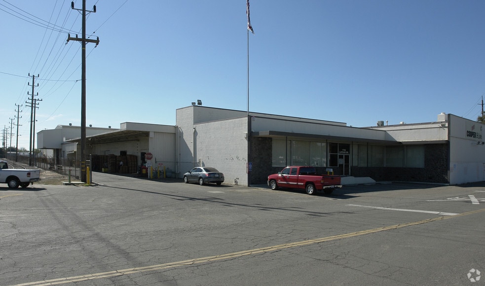 Primary Photo Of 1706 Lapham Dr, Modesto Manufacturing For Lease