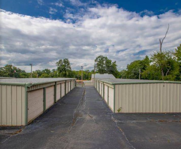 More Photos Of 402 Section Line St, Malvern Self Storage For Sale