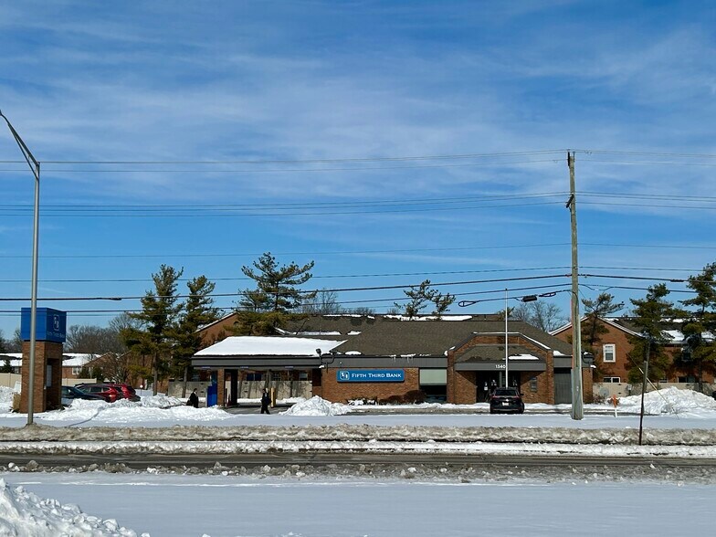 More Photos Of 1340 Bethel Rd, Columbus Bank For Lease