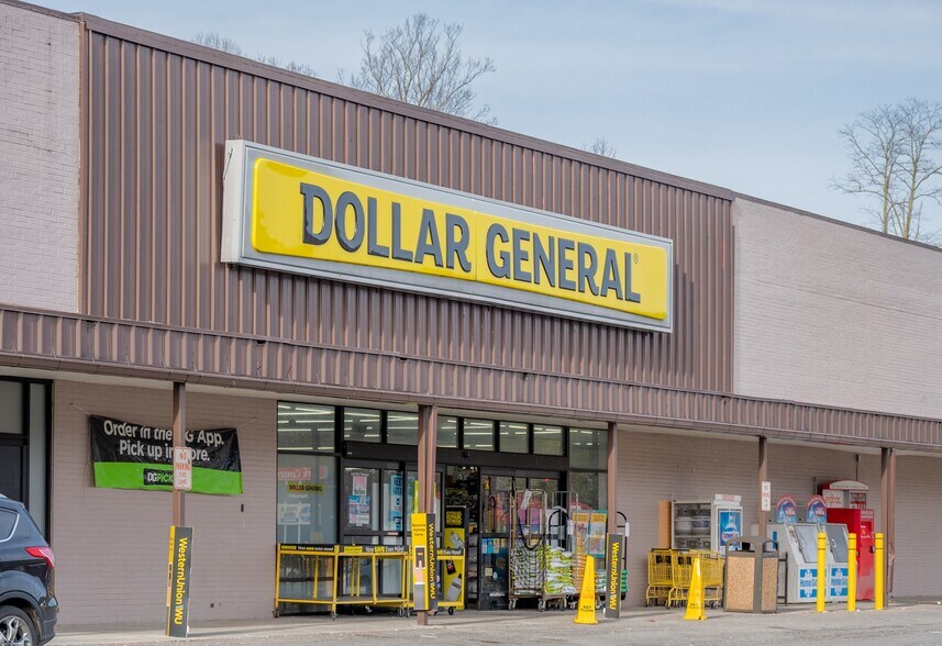 More Photos Of 513 Kanawha Ave, Rainelle Storefront For Lease