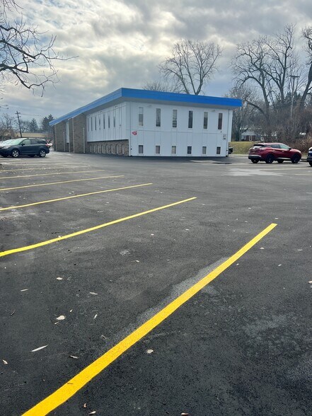 More Photos Of 2425 Clover St, Rochester Office For Lease