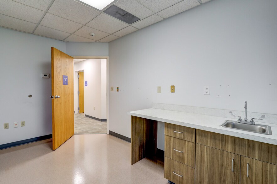 More Photos Of 2301 Columbia Ave, Lancaster Medical For Sale