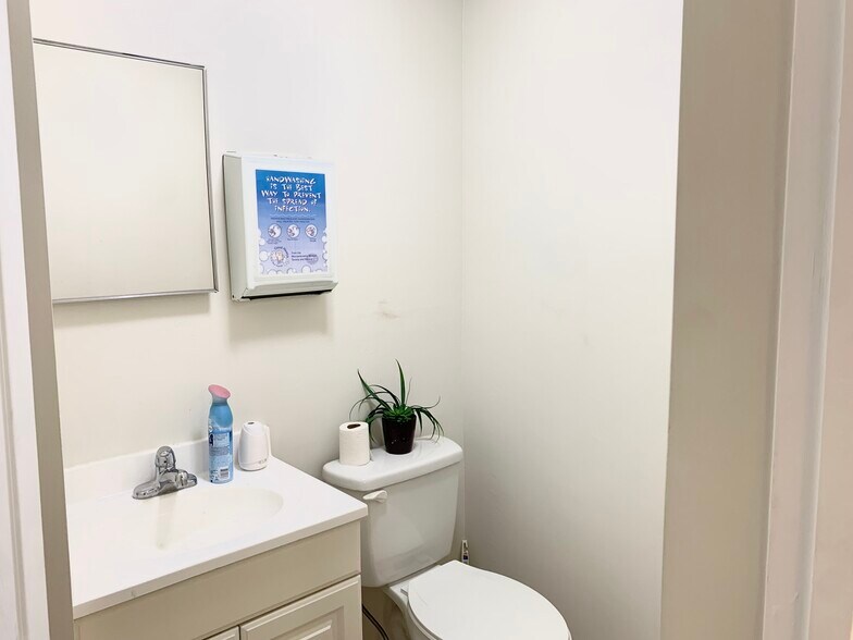 More Photos Of 7107 W Belmont Ave, Chicago Medical For Sale