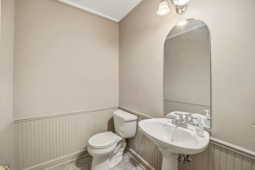 More Photos Of 240 W Green St, Stephenville Office For Sale