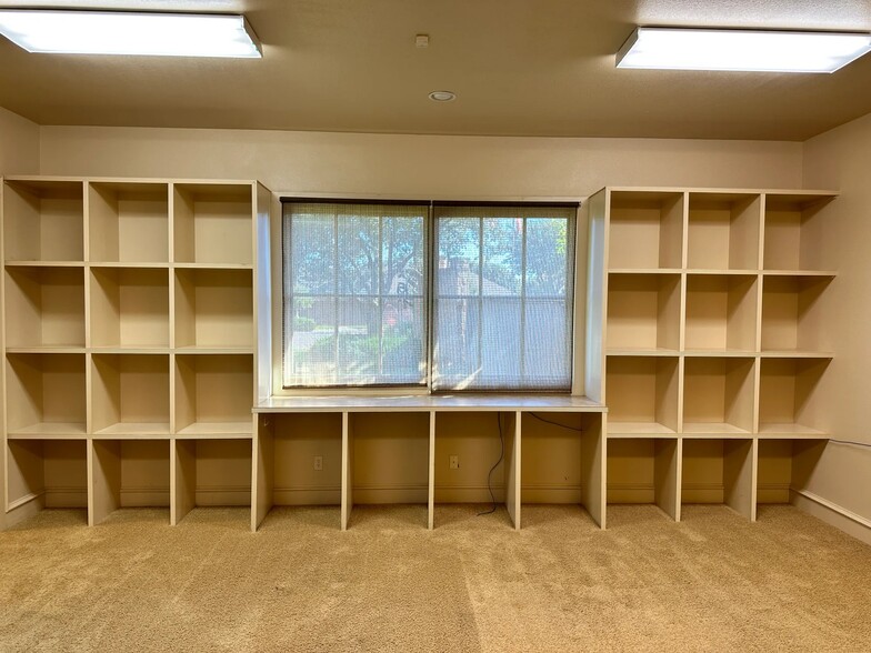 More Photos Of 441 Lone Star Dr, Abilene Office For Lease