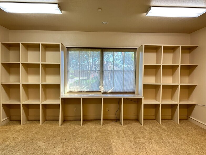 More Photos Of 441 Lone Star Dr, Abilene Office For Sale