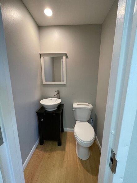 More Photos Of 2504 Grand Ave, Baldwin Office For Sale