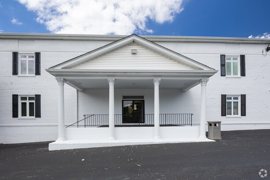 More Photos Of 900 Jorie Blvd, Oak Brook Unknown For Lease