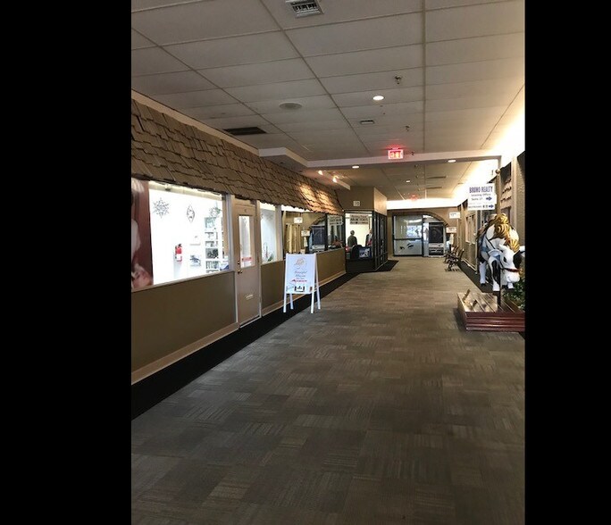 More Photos Of 4701 N Cumberland Ave, Norridge Office For Lease