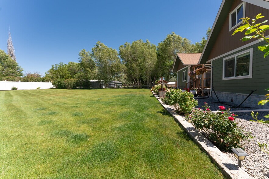 More Photos Of 1624 E Main St, Montrose Hotel For Sale