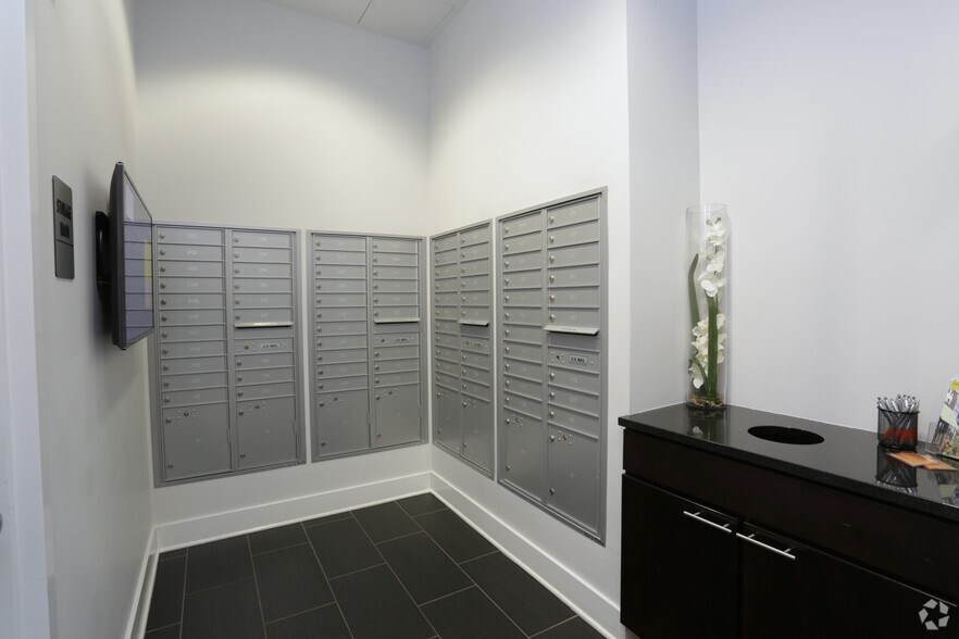 More Photos Of 1720 Central St, Evanston Apartments For Lease