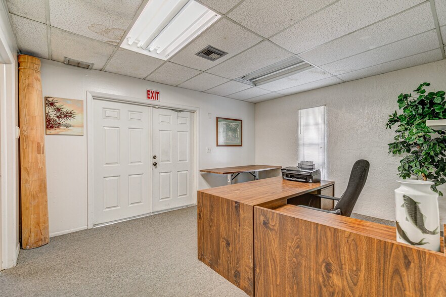 More Photos Of 689 4th St NW, Largo Manufacturing For Sale