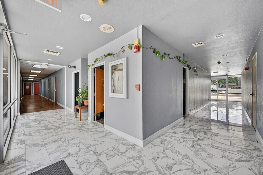 More Photos Of 1404 W Walnut Hill Ln, Irving Office For Lease