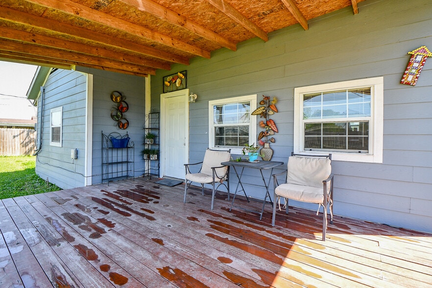 More Photos Of 2206 Hartwick Rd, Houston Contractor Storage Yard For Sale