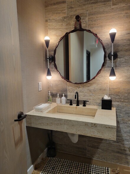 More Photos Of 4900 Bee Creek Rd, Spicewood Medical For Lease