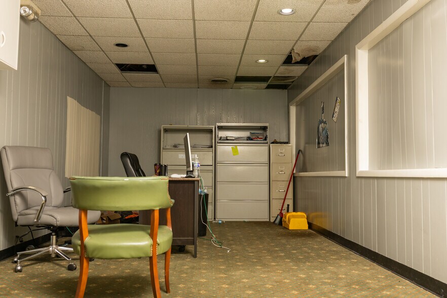 More Photos Of 1007 Smith St, Milton General Retail For Sale