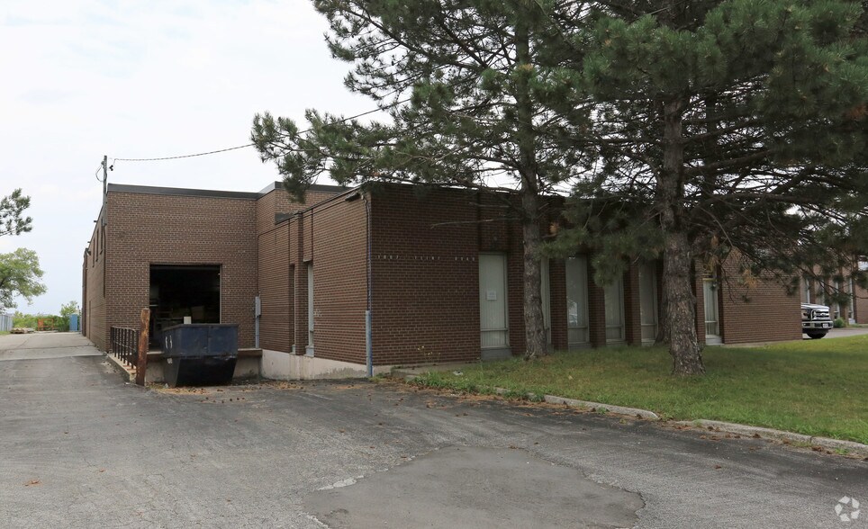 More Photos Of 1001-1007 Flint Rd, Toronto Warehouse For Lease
