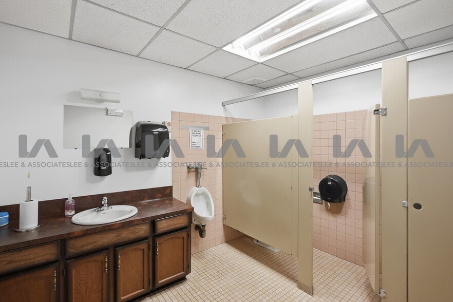 More Photos Of 18788 96th Ave, Surrey Warehouse For Lease