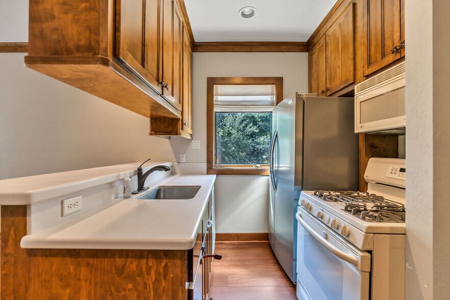 More Photos Of 43 Pool Rd, Richards Specialty For Sale