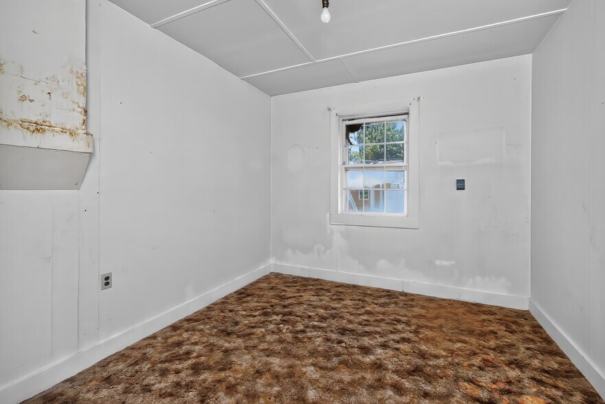 More Photos Of 43 Highway 433, Mackville Flex For Sale