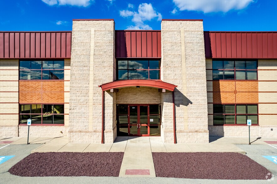 More Photos Of 631 Excel Dr, Mount Pleasant Medical For Lease