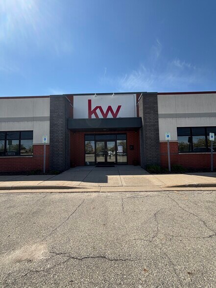More Photos Of 517 N Westhill Blvd, Appleton Freestanding For Lease