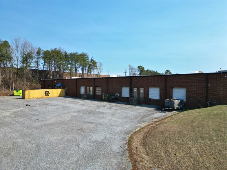 More Photos Of 615 Alton Pl, High Point Warehouse For Lease