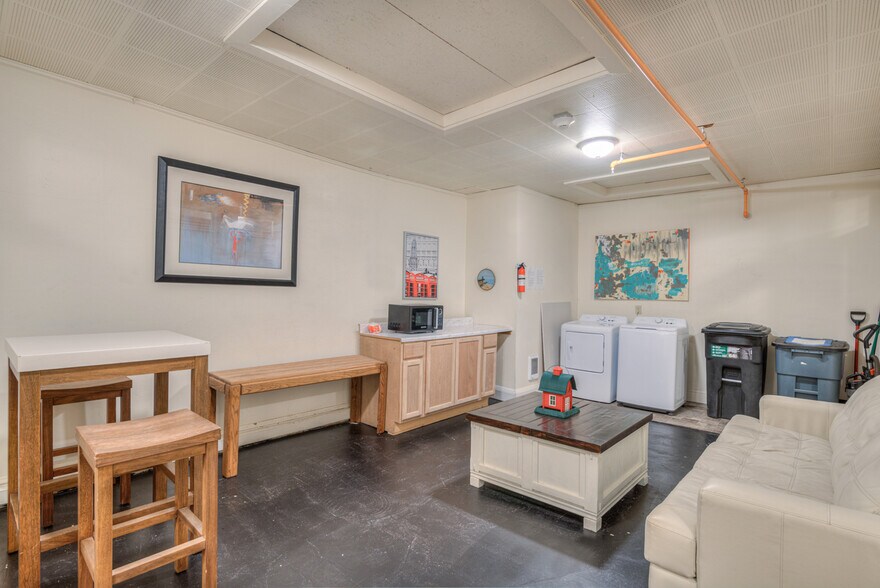 More Photos Of 395 N Main St, Prineville Storefront Retail Residential For Sale