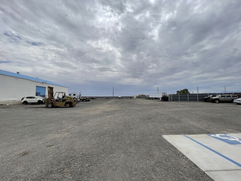 More Photos Of 45761 Division St, Lancaster Warehouse For Sale