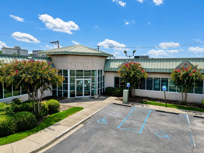 More Photos Of 3601 4th Ave S, Birmingham Bank For Lease