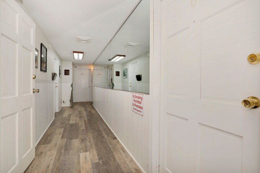 More Photos Of 103 Fort Salonga Rd, Northport Office For Sale