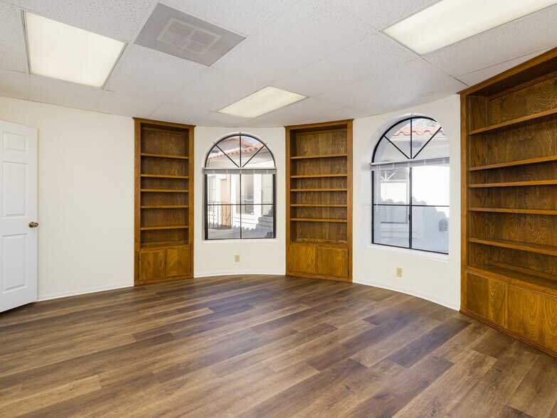 More Photos Of 302 W Grand Ave, El Segundo Office For Lease