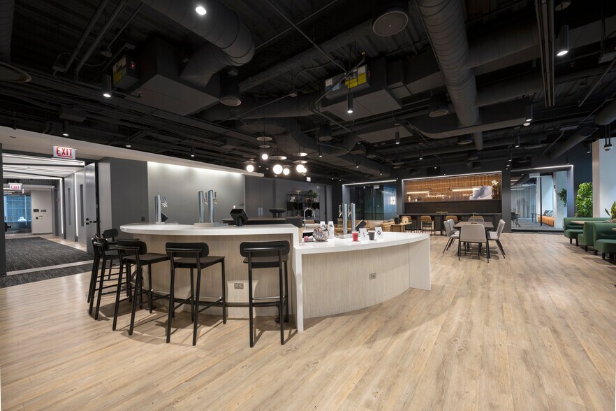 More Photos Of 550 W Adams St, Chicago Office For Lease