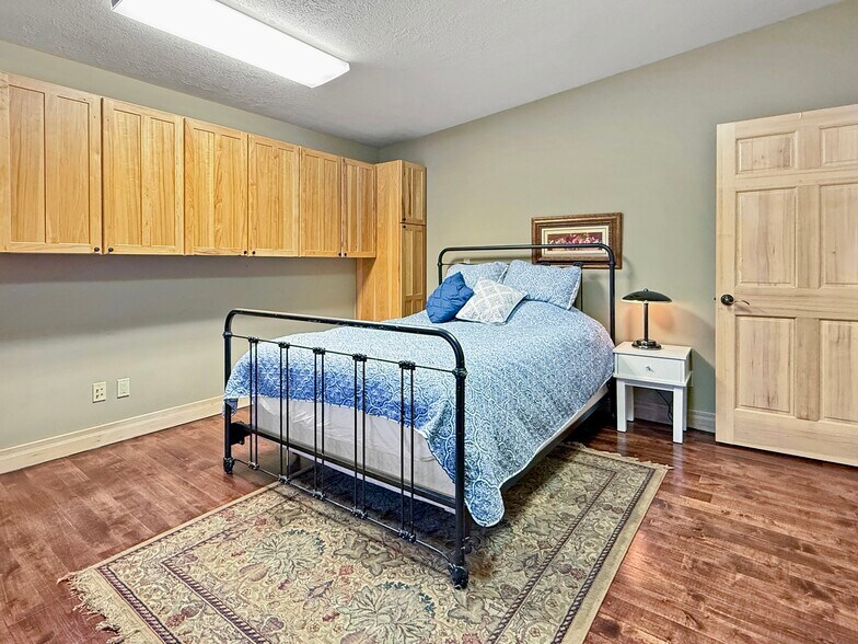 More Photos Of 63026 Powell Butte Hwy, Bend Airplane Hangar For Sale