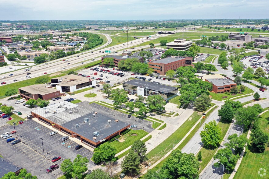 More Photos Of 310 Regency Parkway Dr, Omaha Office For Sale