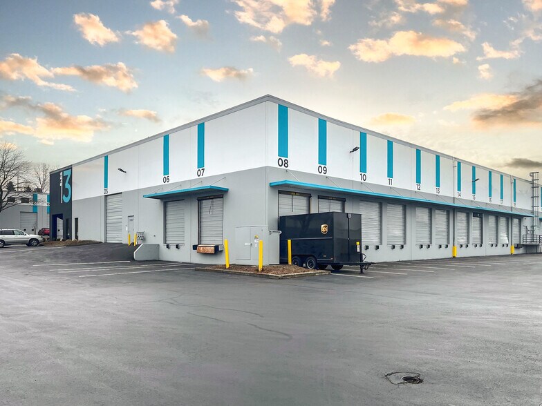 More Photos Of 5747-5759 NE Columbia Blvd, Portland Warehouse For Lease