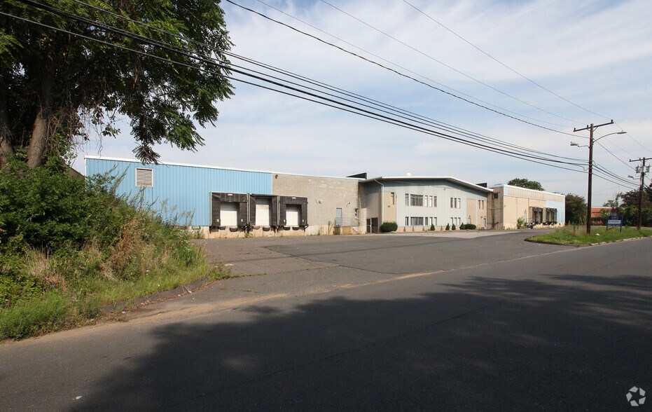 More Photos Of 231 Weston St, Hartford Warehouse For Lease