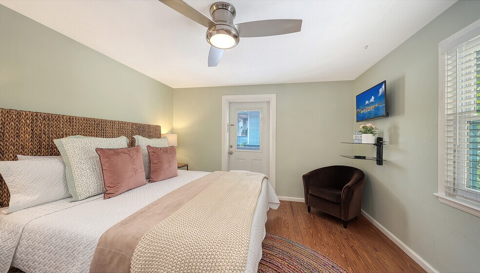 More Photos Of 5610 AVENIDA DEL MARE, Sarasota Specialty For Sale