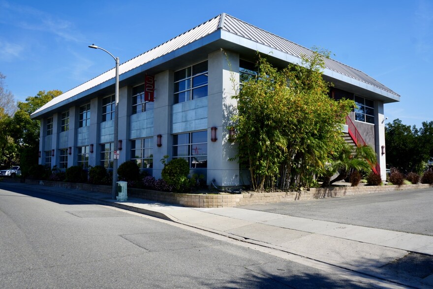 More Photos Of 321 N Rampart St, Orange Office For Lease