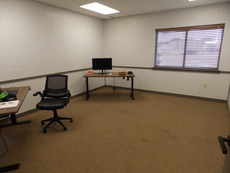 More Photos Of 2005 Tile Factory Rd, Palestine Manufacturing For Lease